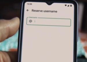 WhatsApp launches new feature allowing users to set usernames globally, optimizing chat experience instantly.